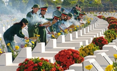 Célébrations de la 69ème journée des invalides de guerre et des morts pour la patrie - ảnh 1